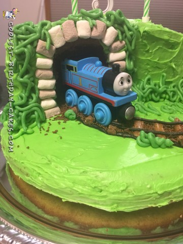 THOMAS tunnel cake 