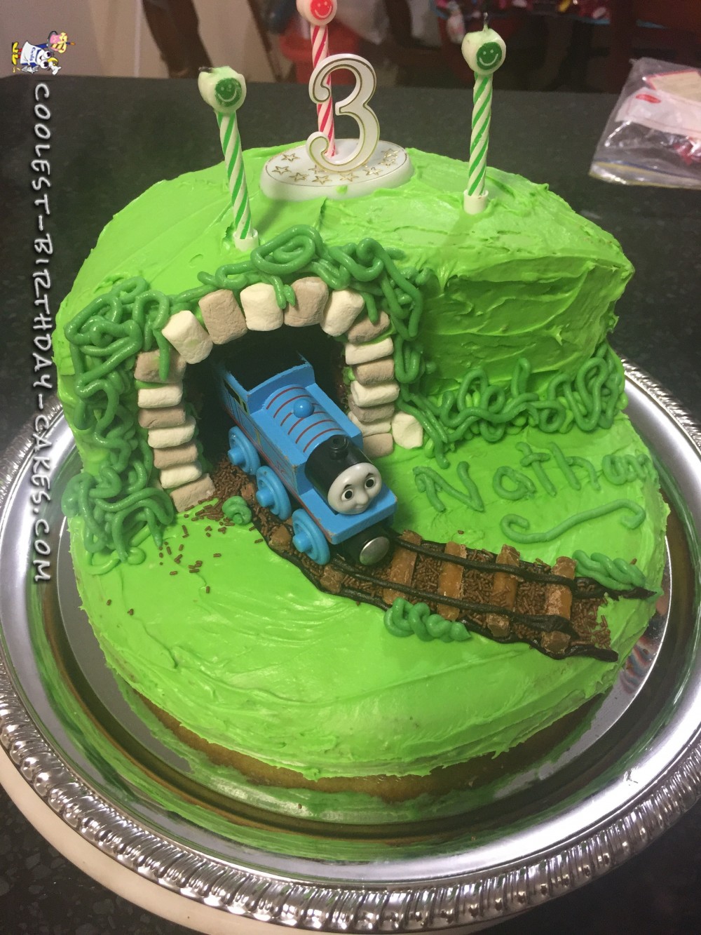 THOMAS tunnel cake