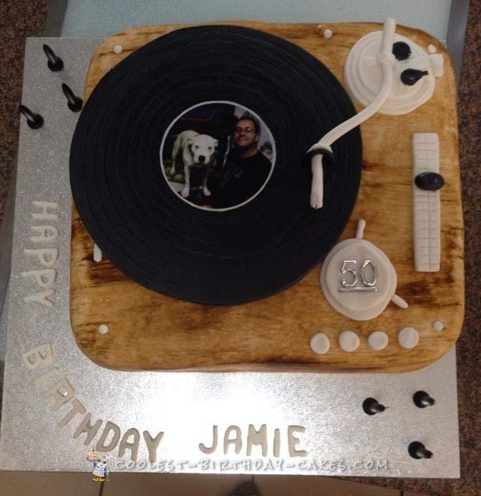 Record player birthday cake
