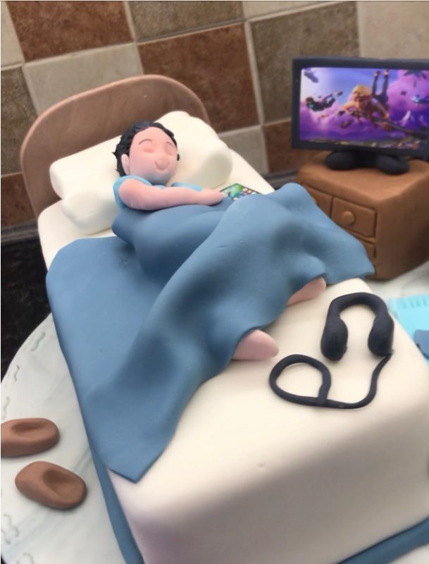 21st bed cake