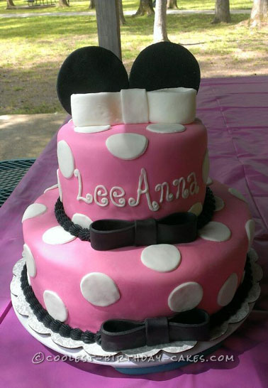 15 Cool Minnie Mouse Birthday Cakes